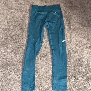 Gym shark leggings